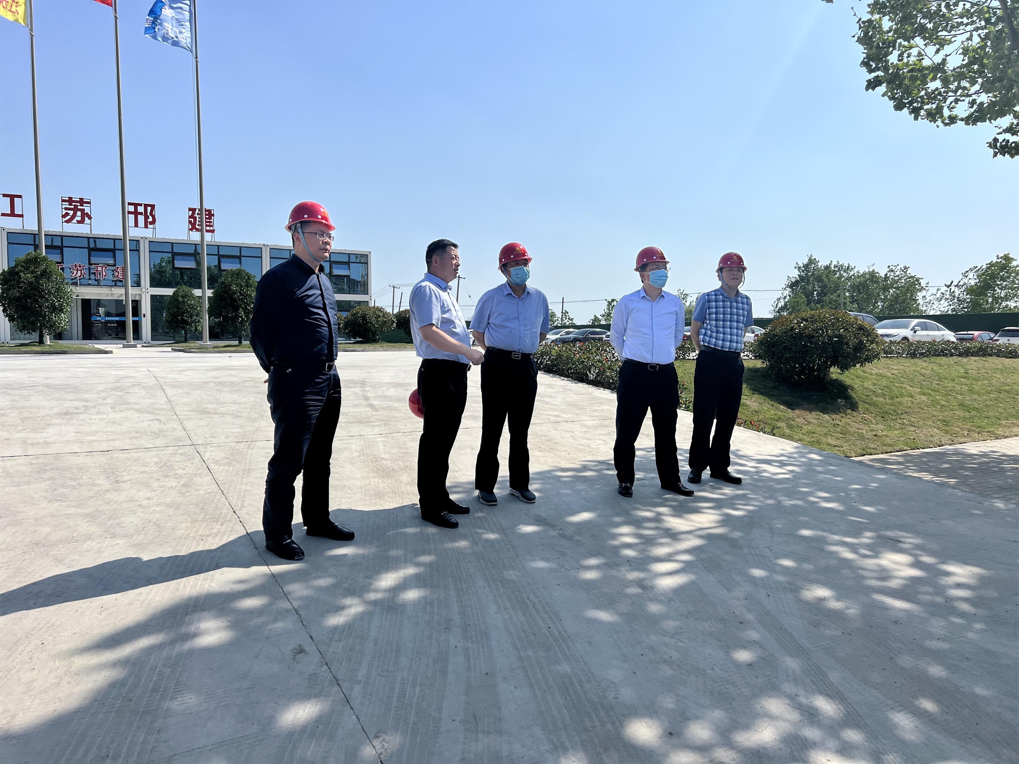 圖1-1、范世宏董事長在宿遷調(diào)研在建項目建設(shè).jpg