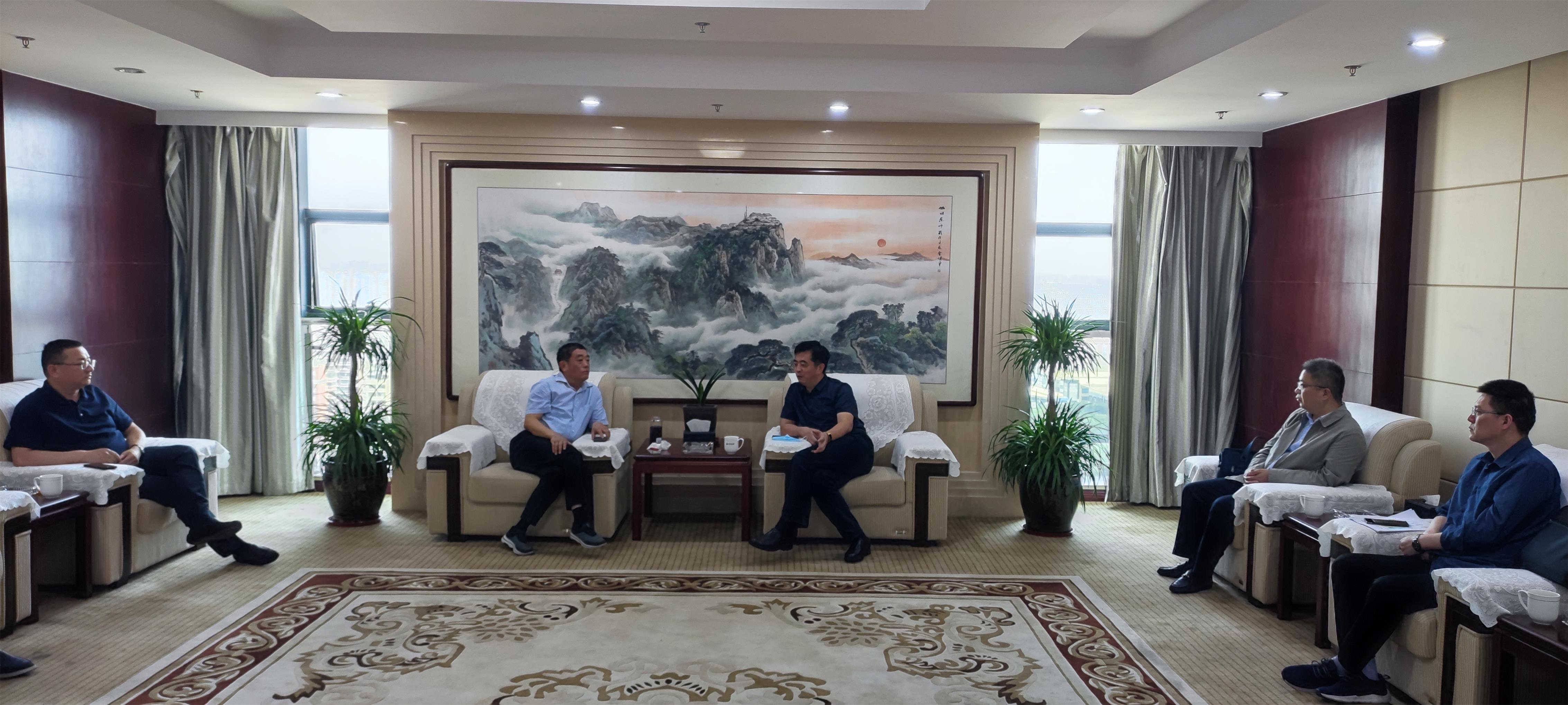 圖1-9、范世宏董事長會見揚州生態(tài)科技新城管委會副主任陳彬一行.jpg