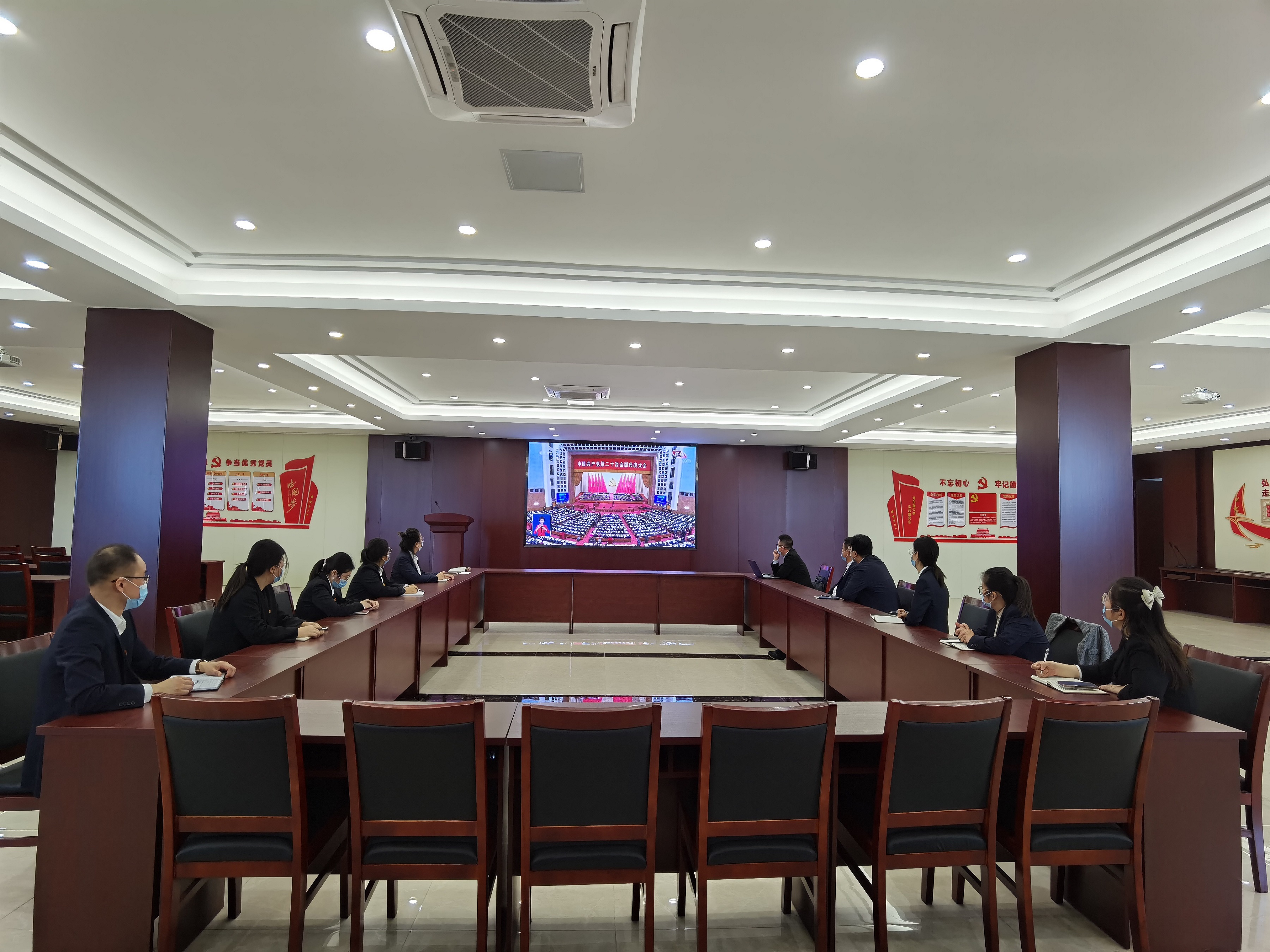 圖1-11、和天下公司收看二十大開幕會(huì).jpg