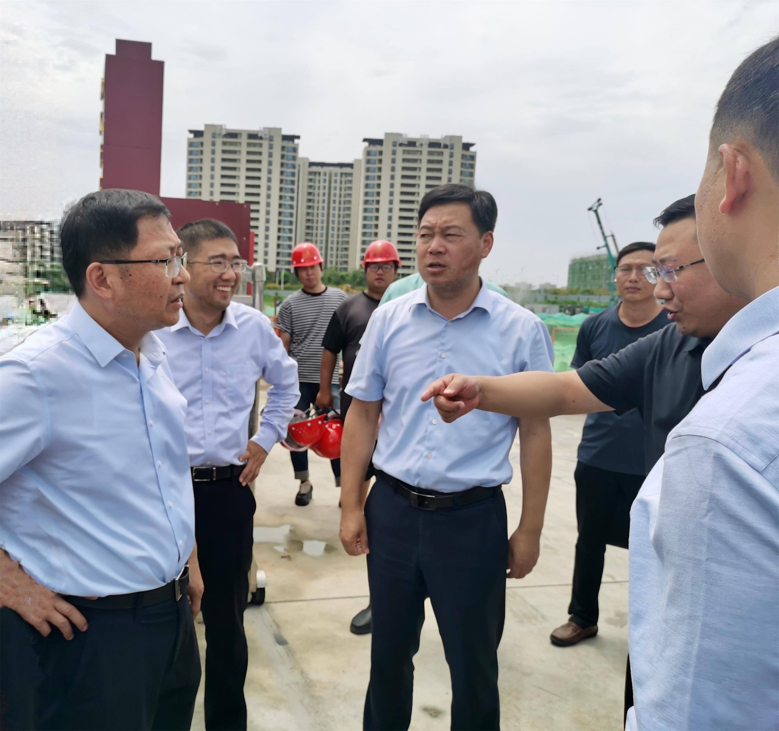 圖1-3、湯衛(wèi)華副市長檢查工地.jpg